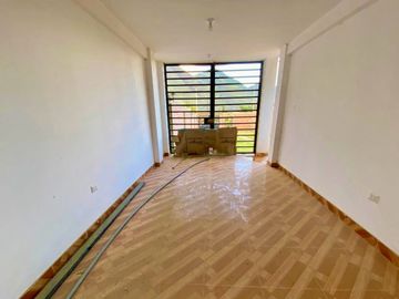 VENTA DE CASA DE ESTRENO, LA ESPERANZA HUANUCO