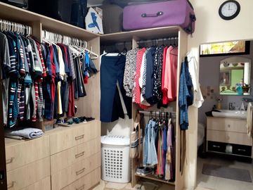 Venta de propiedad comercial para consultorios o residencia estudiantil