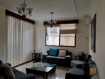 Venta de propiedad comercial para consultorios o residencia estudiantil