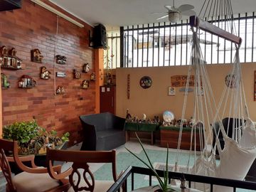 Venta de propiedad comercial para consultorios o residencia estudiantil