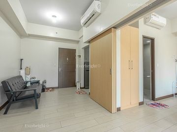 EXECUTIVE STUDIO; GREENBELT HAMILTON TOWER 2 MAKATI CITY FOR SALE