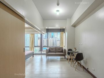 EXECUTIVE STUDIO; GREENBELT HAMILTON TOWER 2 MAKATI CITY FOR SALE