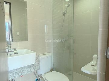 EXECUTIVE STUDIO; GREENBELT HAMILTON TOWER 2 MAKATI CITY FOR SALE