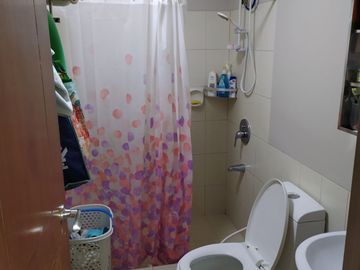 Availablle for Sale 3 Bedroom Unit with Parking Slot for Sale in Acacia Estates Taguig City
