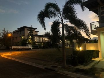 Pre-ownhed modern r house for sale inside the Mansions South Forbes