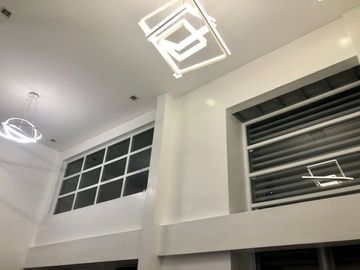 Pre-ownhed modern r house for sale inside the Mansions South Forbes
