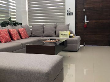 Pre-ownhed modern r house for sale inside the Mansions South Forbes