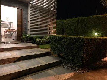 Pre-ownhed modern r house for sale inside the Mansions South Forbes