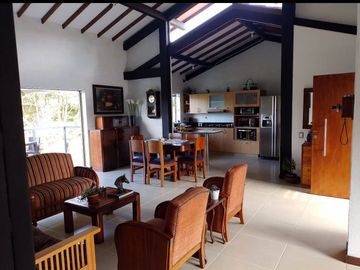 HERMOSA CASA CAMPETRE CON LOTE EN UNIDAD CERRADA
