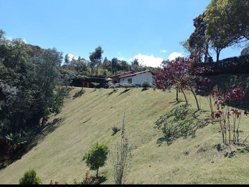 HERMOSA CASA CAMPETRE CON LOTE EN UNIDAD CERRADA