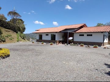HERMOSA CASA CAMPETRE CON LOTE EN UNIDAD CERRADA