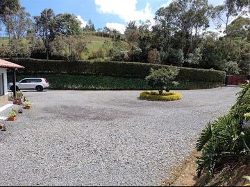 HERMOSA CASA CAMPETRE CON LOTE EN UNIDAD CERRADA