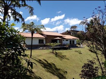 HERMOSA CASA CAMPETRE CON LOTE EN UNIDAD CERRADA