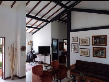 HERMOSA CASA CAMPETRE CON LOTE EN UNIDAD CERRADA