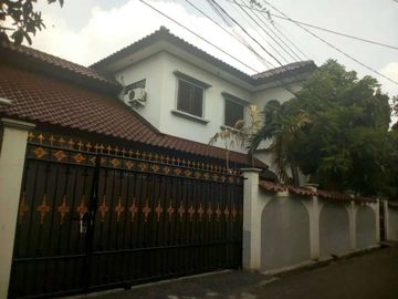 Rumah Hook Pinggir Jalan Raya Pondok Kelapa, 55 Meter Ke Jalan Raya Kalimalang