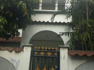 Rumah Hook Pinggir Jalan Raya Pondok Kelapa, 55 Meter Ke Jalan Raya Kalimalang