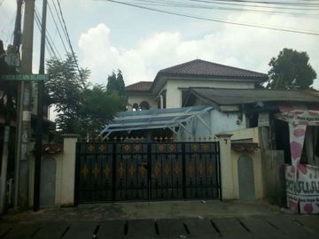 Rumah Hook Pinggir Jalan Raya Pondok Kelapa, 55 Meter Ke Jalan Raya Kalimalang