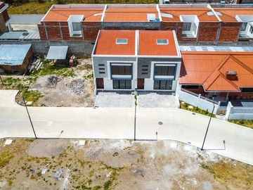 ESPECTACULAR CONDOMINIO DE CASAS  NUEVAS POR ESTRENAR EN CHARASOL