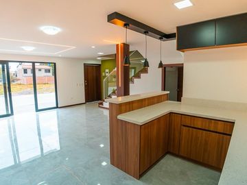 ESPECTACULAR CONDOMINIO DE CASAS  NUEVAS POR ESTRENAR EN CHARASOL