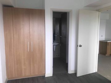 Studio Unit For Sale at The Residences Commonwealth