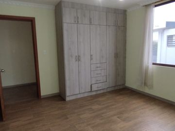 CASA DE VENTA en el QUINCHE, con terreno