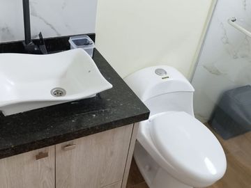 CASA DE VENTA en el QUINCHE, con terreno