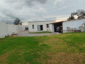 CASA DE VENTA en el QUINCHE, con terreno
