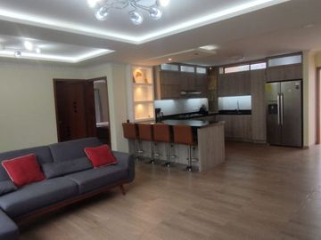 CASA DE VENTA en el QUINCHE, con terreno