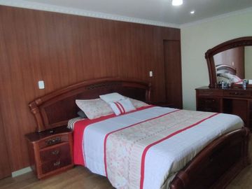 CASA DE VENTA en el QUINCHE, con terreno