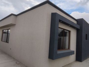 CASA DE VENTA en el QUINCHE, con terreno