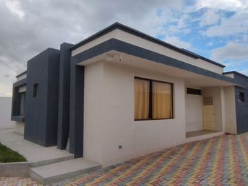 CASA DE VENTA en el QUINCHE, con terreno