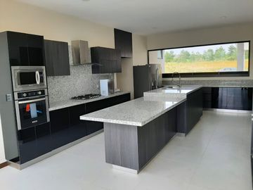 VENDO O RENTO CASA CON COLINDANCIA A CAMPO DE GOLF EN EL BOSQUE COUNTRY CLUB
