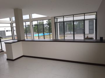 VENDO O RENTO CASA CON COLINDANCIA A CAMPO DE GOLF EN EL BOSQUE COUNTRY CLUB