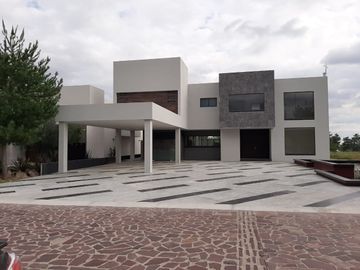 VENDO O RENTO CASA CON COLINDANCIA A CAMPO DE GOLF EN EL BOSQUE COUNTRY CLUB