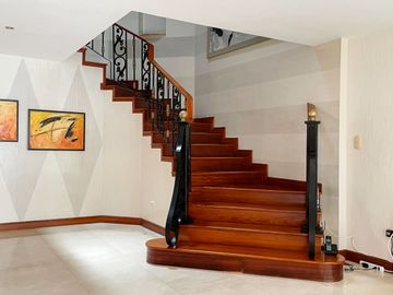 Excepcional casa esquinera en conjunto residencial con 230 m2. Pinares. Pereira - Colombia.