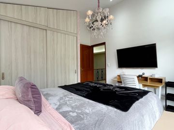 Excepcional casa esquinera en conjunto residencial con 230 m2. Pinares. Pereira - Colombia.