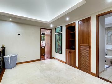 Excepcional casa esquinera en conjunto residencial con 230 m2. Pinares. Pereira - Colombia.