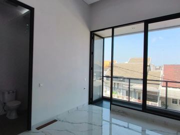 Dijual Rumah Manyar Jaya Mewah New 2 Lantai Dekat Nginden Klampis SHM