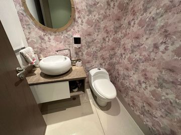 Apartamento de 3 habitaciónes con baño! Sector residencial Alto Prado!