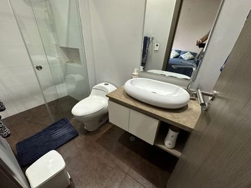 Apartamento de 3 habitaciónes con baño! Sector residencial Alto Prado!