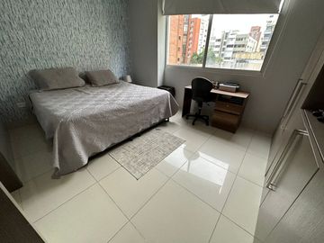 Apartamento de 3 habitaciónes con baño! Sector residencial Alto Prado!