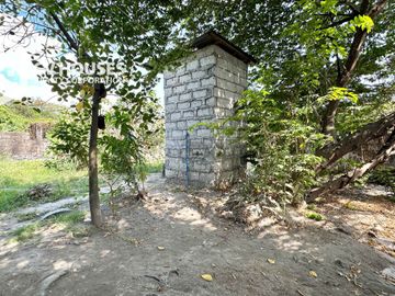 OLD HOUSE AND LOT FOR SALE