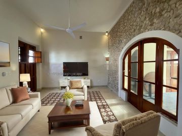 CASA COLONIAL EN ESQUINA REMODELADA EN EL CENTRO DE MÉRIDA, YUCATÁN