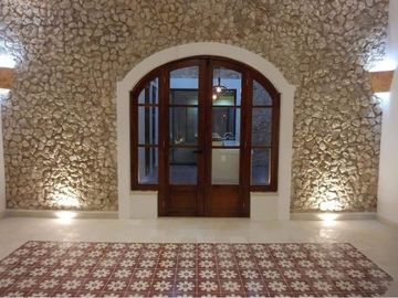 CASA COLONIAL EN ESQUINA REMODELADA EN EL CENTRO DE MÉRIDA, YUCATÁN