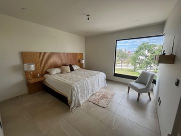 VALLE DE JURIQUILLA CASA DE LUJO NUEVA AMPLIA 4 RECAMARAS 1 EN PB JARDIN PANELES SOLARES