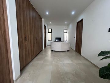 VALLE DE JURIQUILLA CASA DE LUJO NUEVA AMPLIA 4 RECAMARAS 1 EN PB JARDIN PANELES SOLARES