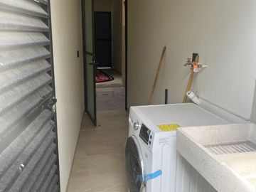 VALLE DE JURIQUILLA CASA DE LUJO NUEVA AMPLIA 4 RECAMARAS 1 EN PB JARDIN PANELES SOLARES
