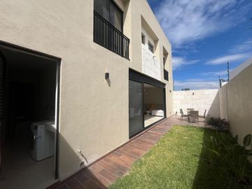 VALLE DE JURIQUILLA CASA DE LUJO NUEVA AMPLIA 4 RECAMARAS 1 EN PB JARDIN PANELES SOLARES