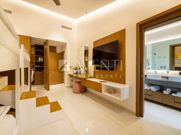 Casa Remodelada con Muelle en Venta, Isla Dorada Residencial, Cancún Quintana Roo.