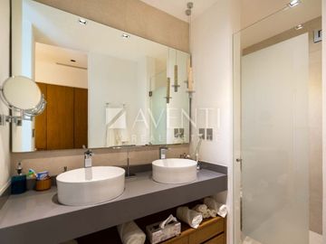 Casa Remodelada con Muelle en Venta, Isla Dorada Residencial, Cancún Quintana Roo.